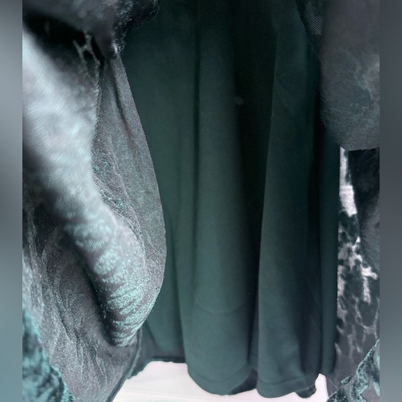 Torrid women’s green velvet burnout cold shoulder skater dress. Plus Size 2X - Picture 5 of 11